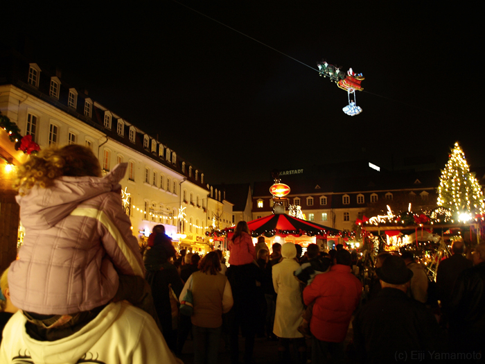 【セール】【曲に合わせて移動する！】空飛ぶサンタクロース 曲に合わせて移動する！】空飛ぶサンタクロース ソリで夜空を飛ぶ